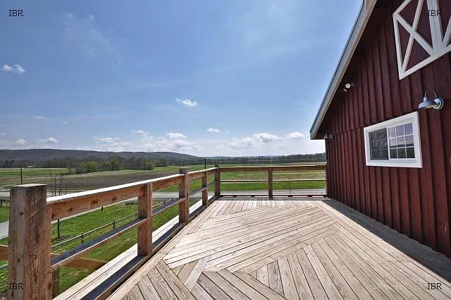 Huge Deck