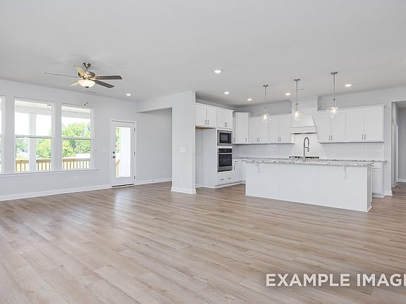 4th image of 801 Diana Victoria Ct