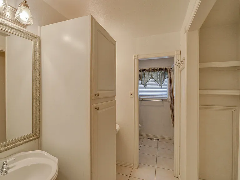 9800 Craford Ct — Photo 33