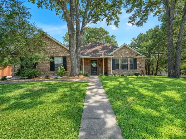 1901 Oxford Dr, Kaufman, TX 75142