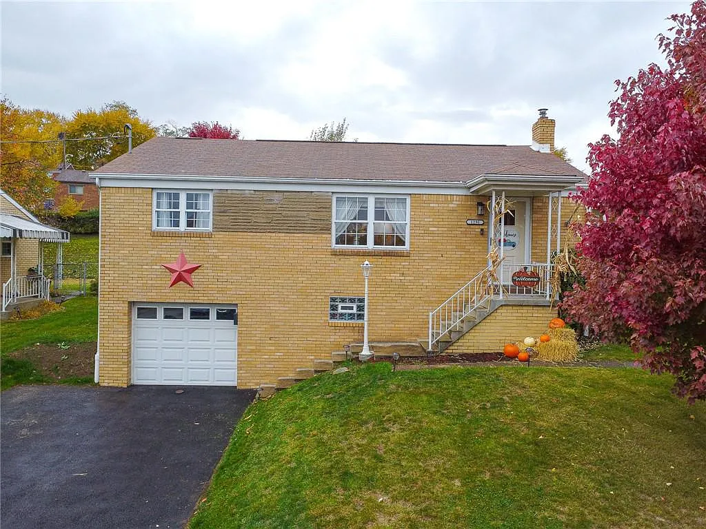 1290 Edgewood Dr photo 1