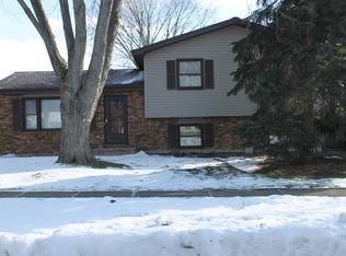 1929 Forrest Ave, Saint Charles, IL 60174