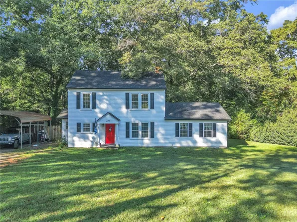 221 Ann St, Pickens, SC 29671