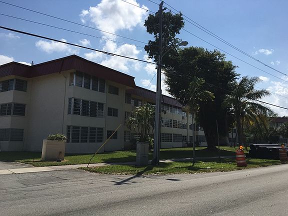 2nd image of 1400 NE 191st St APT 120