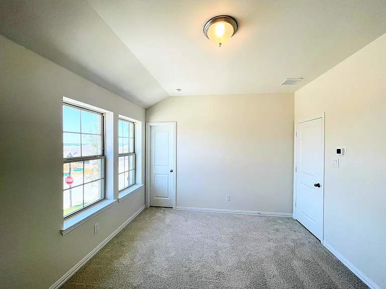 3201 Riverlawn Dr — Photo 25