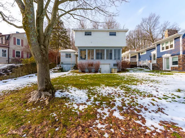 451 S Gull Lake Dr, Richland, MI 49083