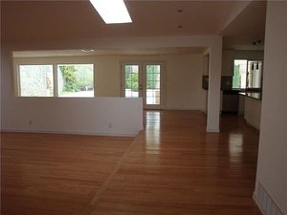 3rd image of 10835 Vista Lomas Dr