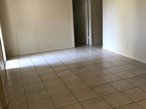 3rd image of 923 W Las Olas Blvd #2