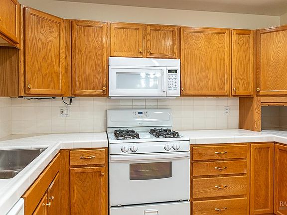 3rd image of 8383 Lasalle Avenue