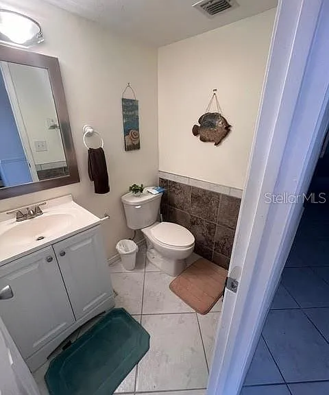 1614 Stickney Point Rd #102 — Photo 2
