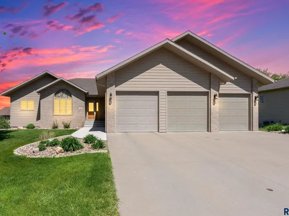 608 N Riverwood Cir, Brandon, SD 57005