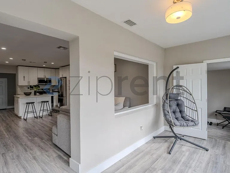 Foyer/Sunroom