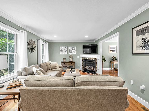 5th image of 437 Porter Rd