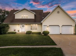 3215 28th Ave, Marion, IA 52302