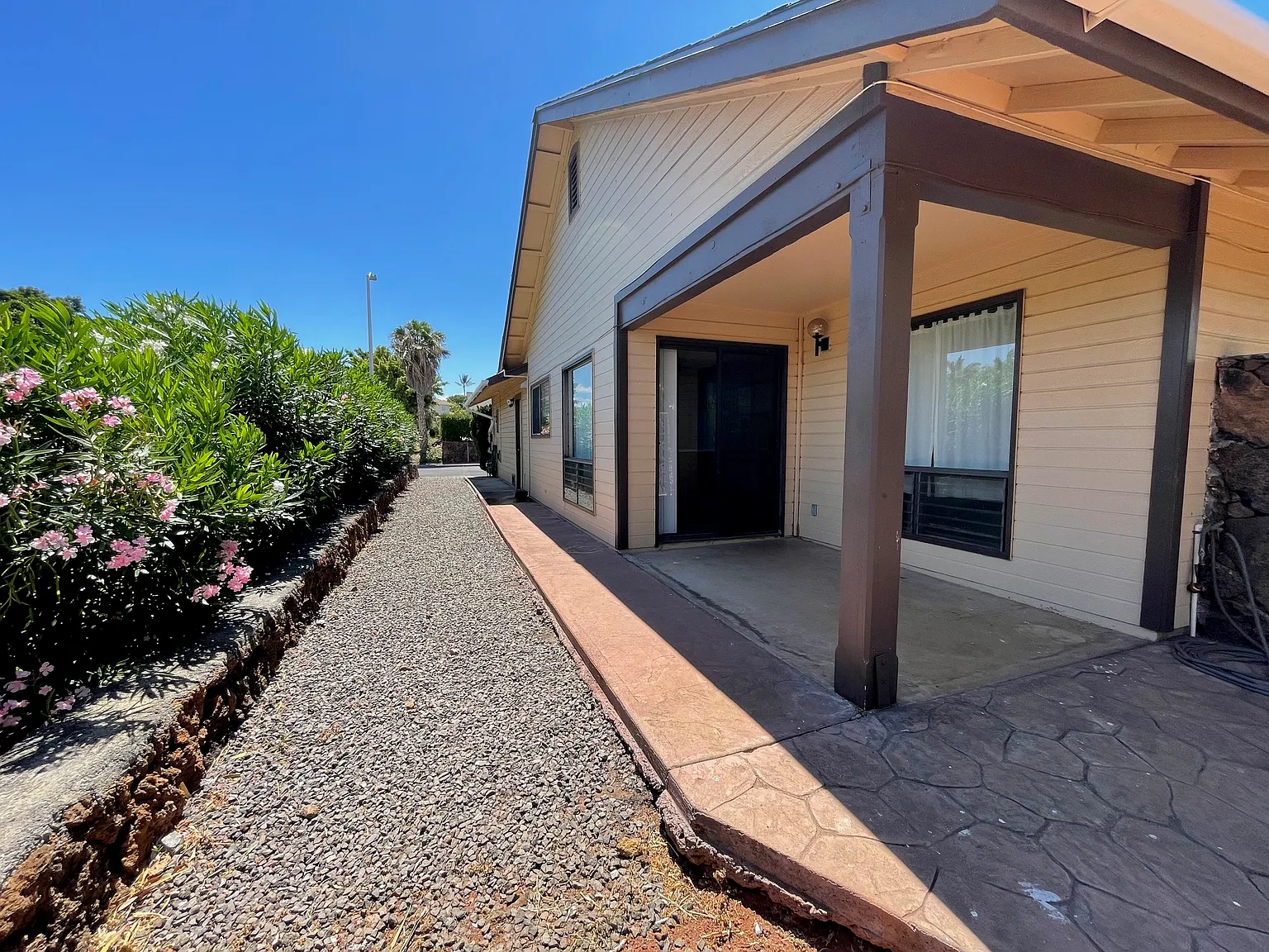 3 bed, 1836 sqft, $4,000 — Photo 2