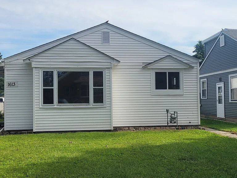 1613 Richard Ave — Photo 1