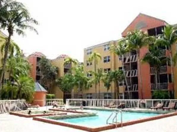 8235 Lake Dr APT 304, Doral, FL 33166
