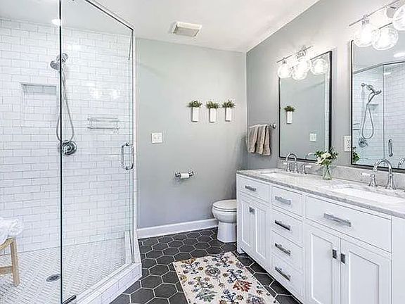 3rd image of 2299 Vistamont Dr