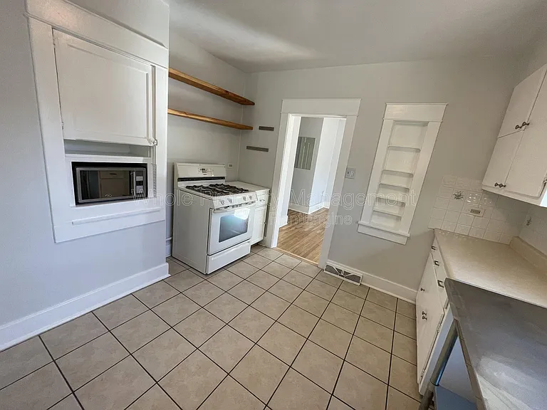 4909 Beach Ct — Photo 13