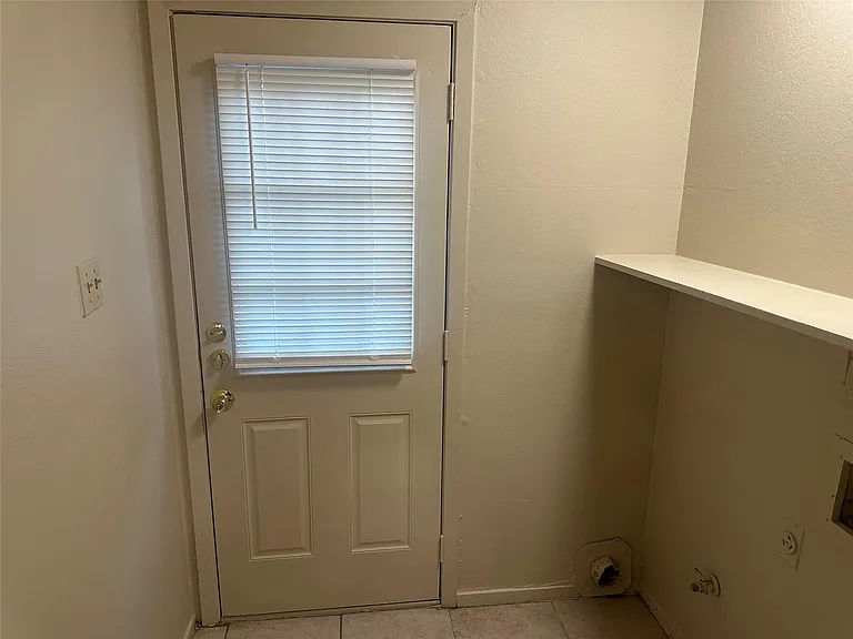 2602 S Bagdad Rd #A — Photo 21