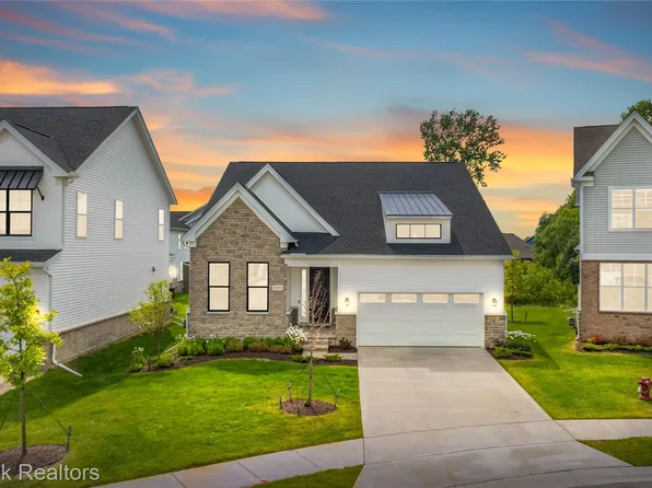 5636 Suffolk Ct, West Bloomfield, MI 48322