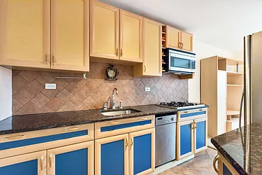 Sold by Thomas Lipovetsky, LREB