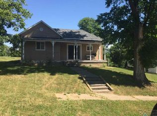 208 W State St, Montrose, SD 57048