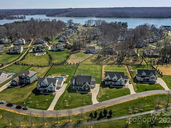 3rd image of 144 Cherry Crossing Ln