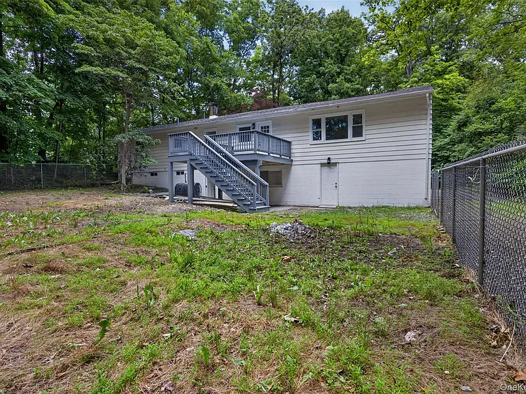 179 Roosevelt Rd — Photo 47