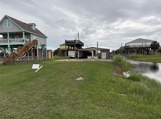 947 S Selwyn Rd, Crystal Beach, TX 77650