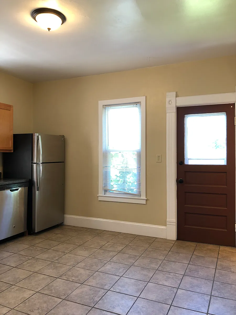 Building Photo - 2213 S Robinson Ave #1