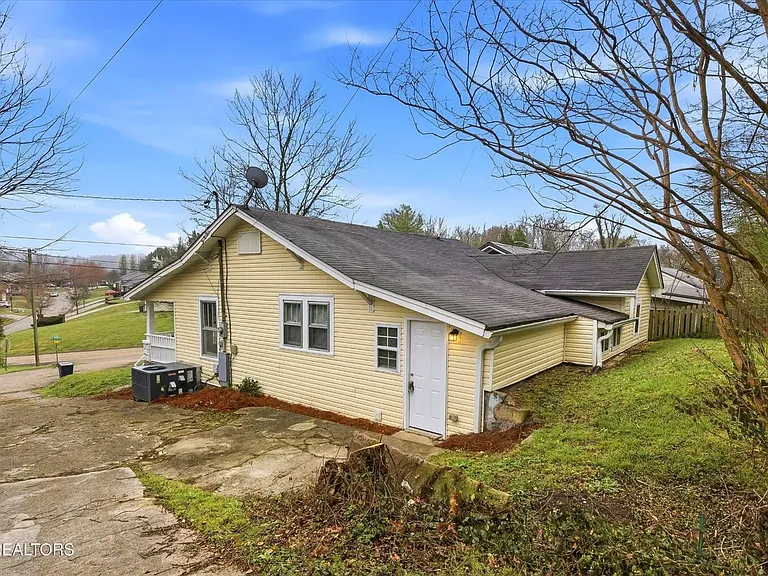 5301 Ross Rd — Photo 3