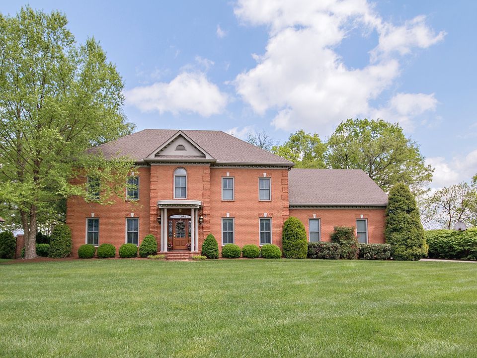 1st image of 220 Woodlake Dr