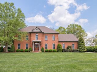 220 Woodlake Dr, Gallatin, TN 37066