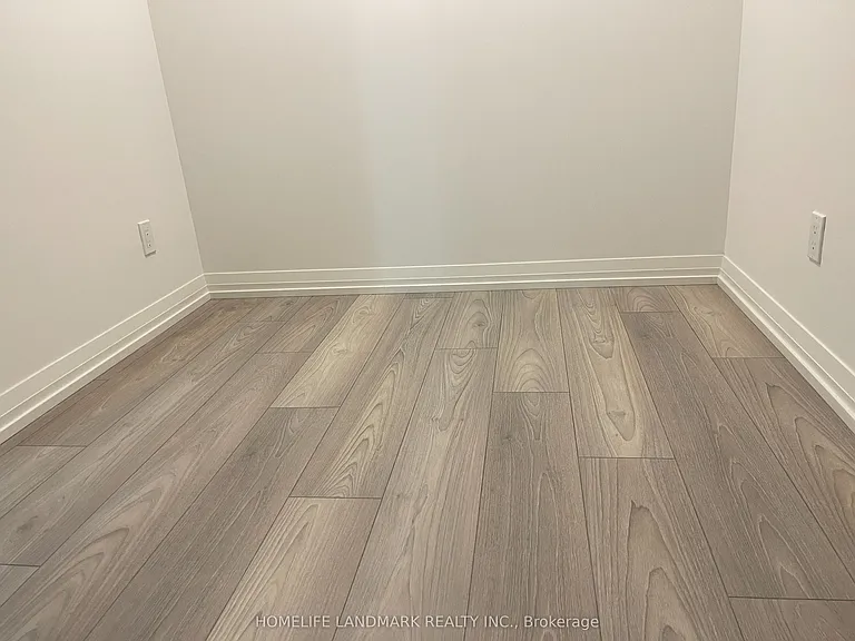 400 King St W #604 — Photo 1