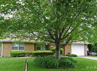 2208 W Cashman Ct, Peoria, IL 61604