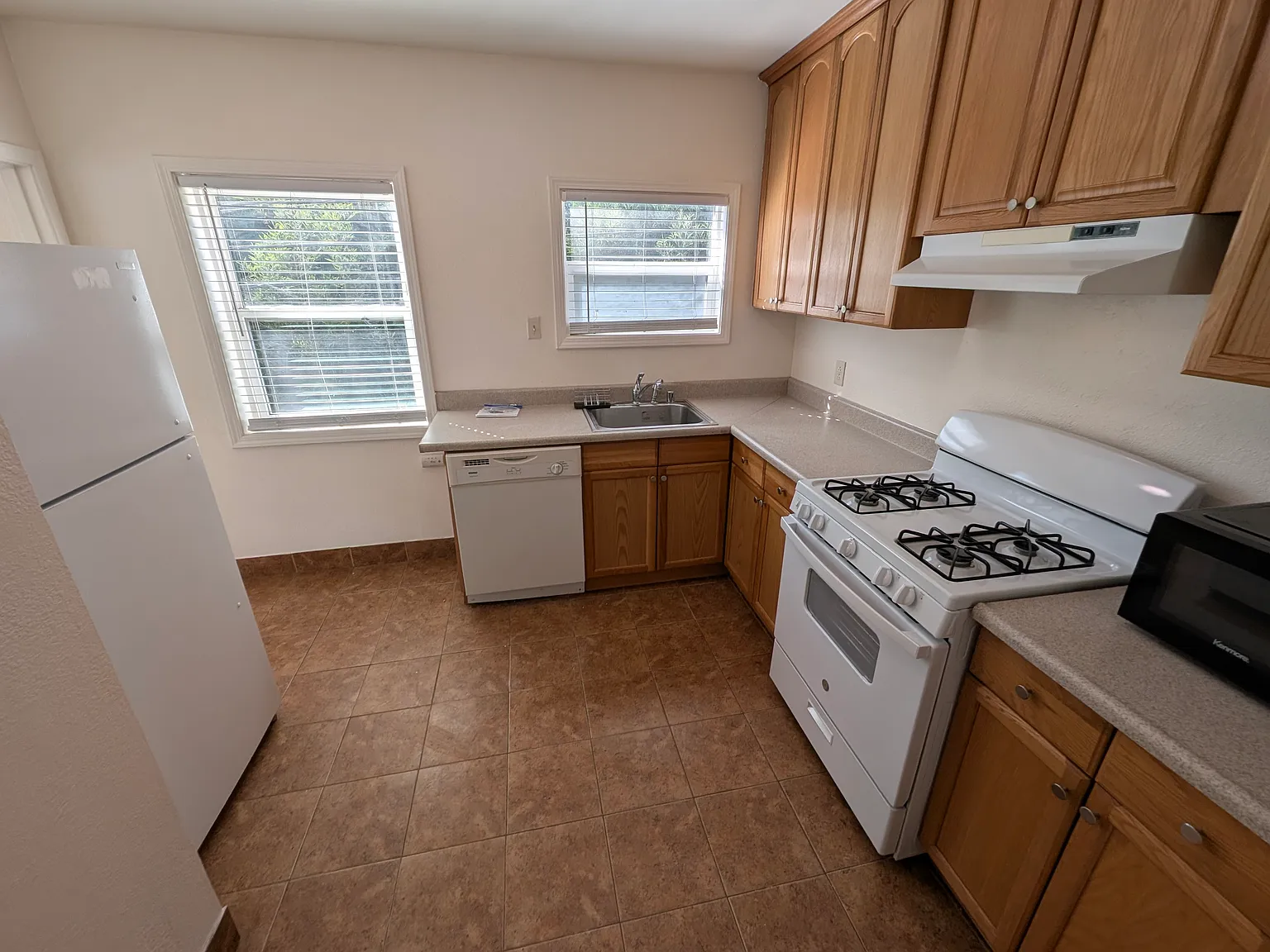 1 bed, 736 sqft, $1,960 — Photo 4