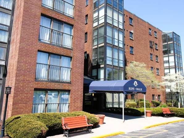 4234 N Main St APT 208, Fall River, MA 02720