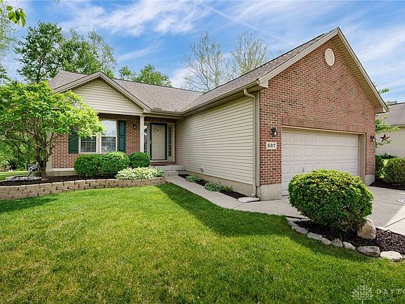 2nd image of 697 Maxwell Ct