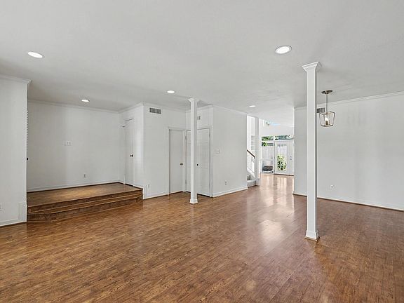 5th image of 5916 Valley Forge Dr #163
