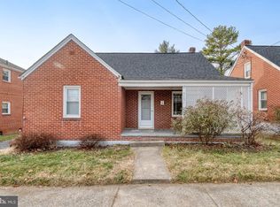 517 W King St, Strasburg, VA 22657