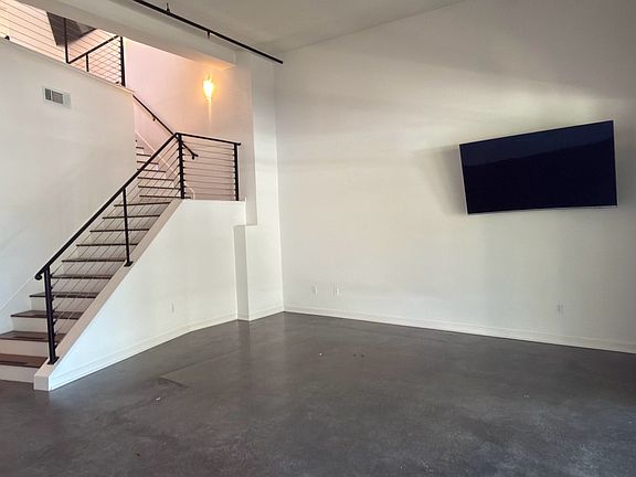 3rd image of 594 Manzana Pl