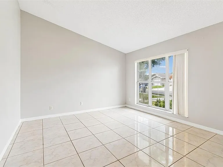 10105 Sea Spray Pl — Photo 4