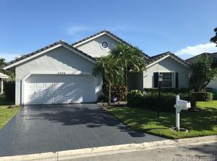 5404 Pine Cir, Pompano Beach, FL 33067