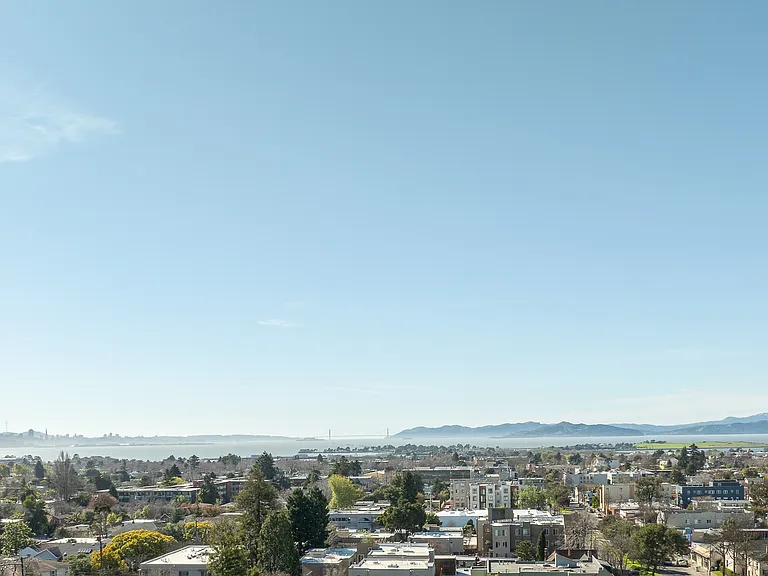 The U at California — Photo 59