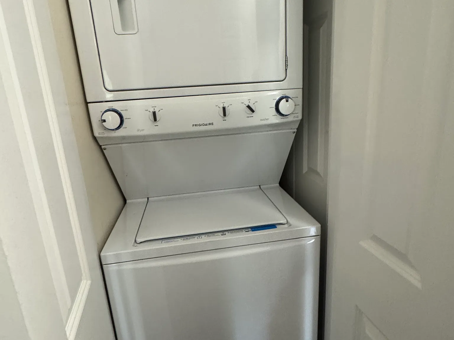 2 bed, 980 sqft, $3,000 — Photo 2