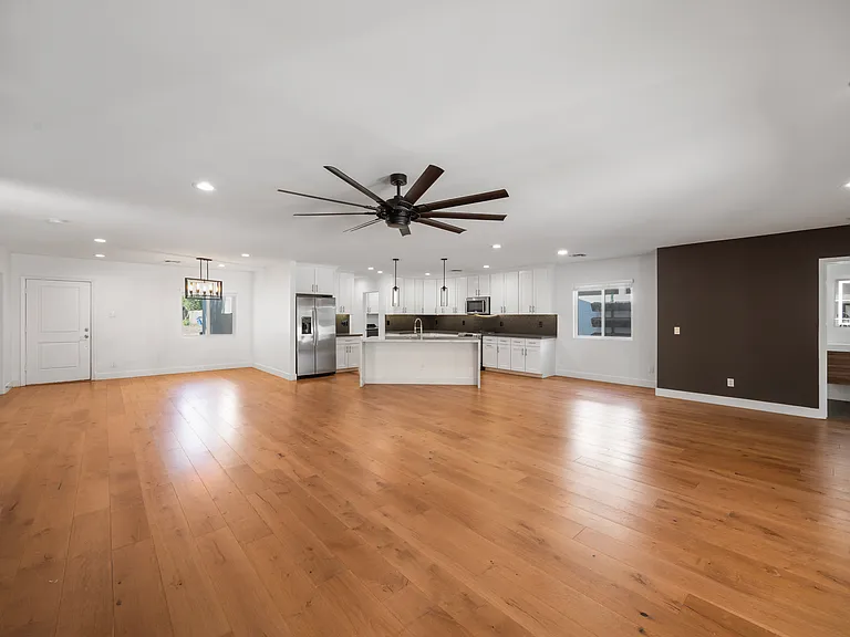 3247 E Roma Ave — Photo 7