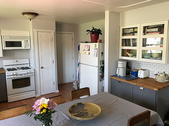 kitchen / dining area