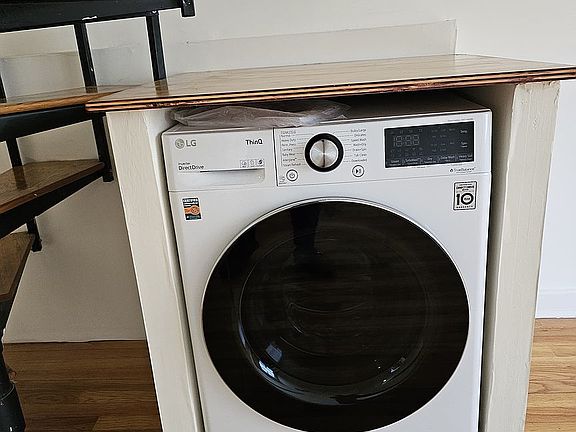 3rd image of 255 W 55th St APT 5D