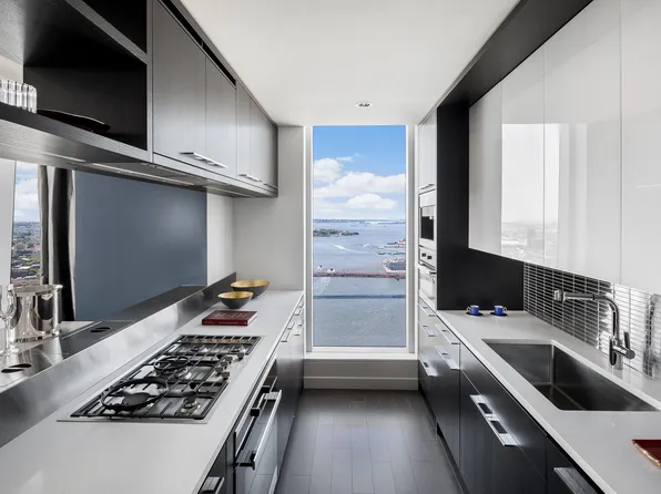 252 South Street image 4 of 69